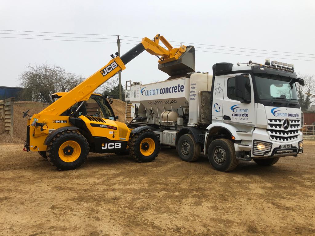 OliverLandpower's tweet photo. A new JCB Agriculture 542-70 AGRI XTRA installed at @1customconcrete in Bedfordshire recently by FSM Micheal Payne. #olivers #oliverlandpower #jcb #agrixtra https://t.co/TuOTIpWTyA