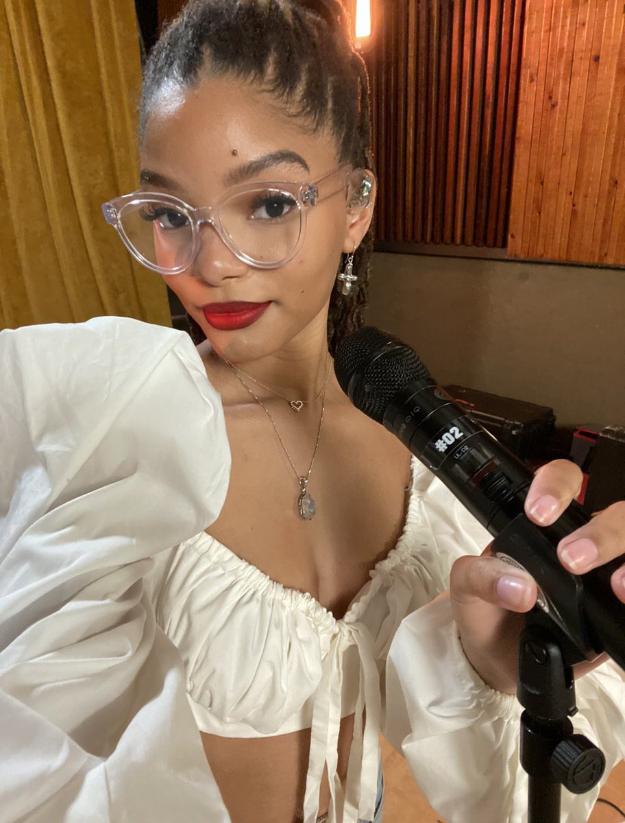 HalleBailey's tweet photo. sometime last year singing my heart out ... ❤️ https://t.co/s0RM2SMl5Q
