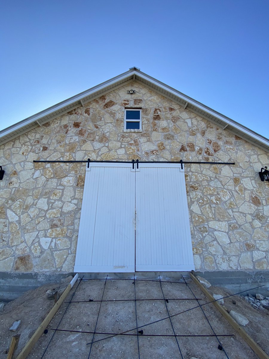 daverdner_15's tweet photo. Before and after painting our new barn door! @TAMU https://t.co/p82tTwXZzV