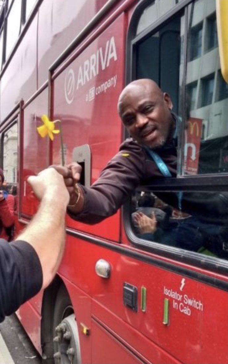 jilicious's tweet image. This guy. #londonprotest #lockdown #lockdownprotest