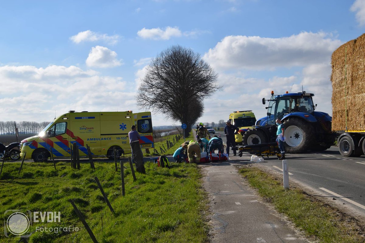 Ongeval tussen afslaande tractor en een motor - GO-RTV..