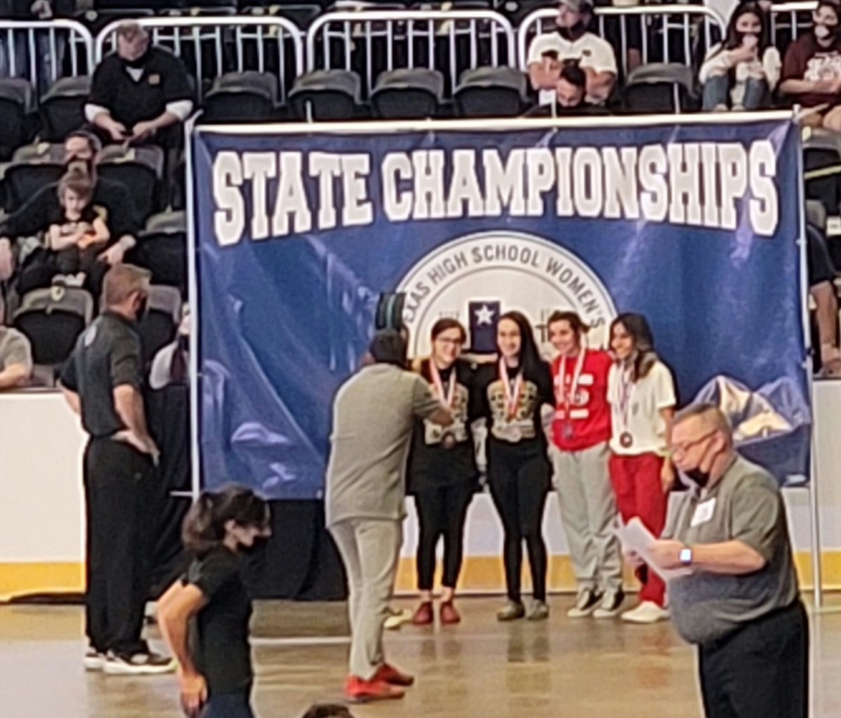 EV_Powerlifting's tweet photo. Congratulations to Mariah Watts on finishing in 2nd place with a silver medal in the Girls State powerlifting championship. Makayla Wesley with a 7th place finish @AthleticsGISD https://t.co/sMhc9gGxfY
