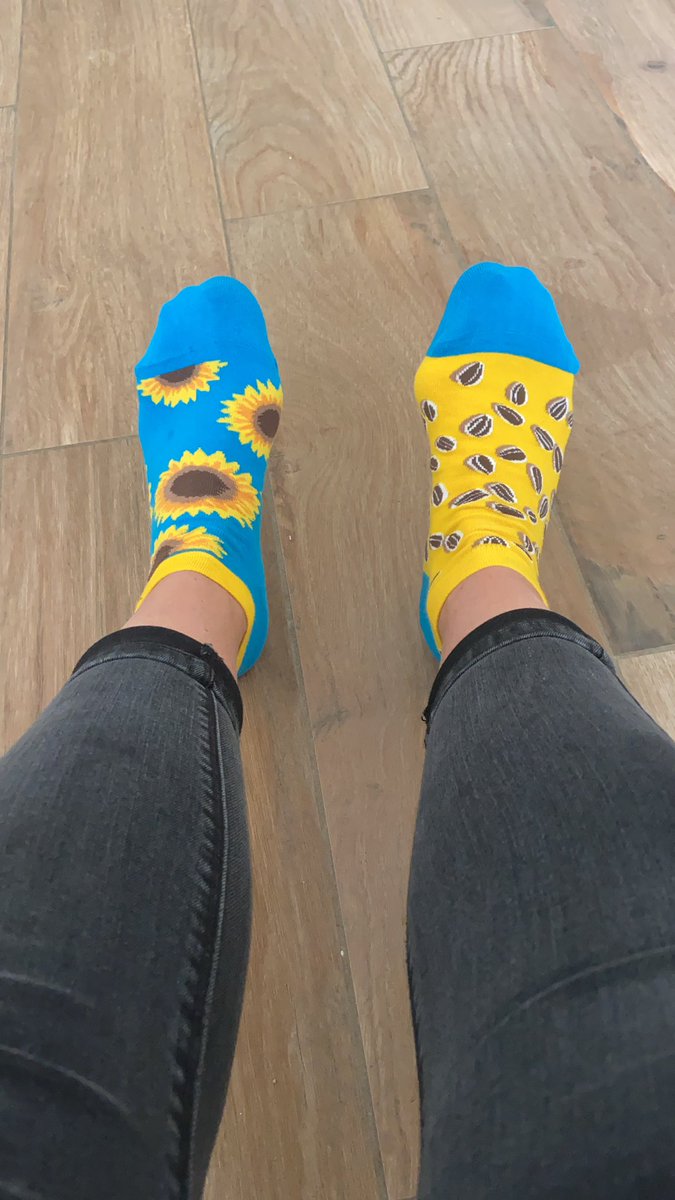 debop1974's tweet photo. Demain 21 mars, journée mondiale de la Trisomie. On n’oublie pas d’enfiler des plus belles chaussettes dépareillées et de les exposer fièrement! #trisomie21 #downsyndrom #DefiDesChaussettes #connectonsnous https://t.co/AGeS7oDk6j