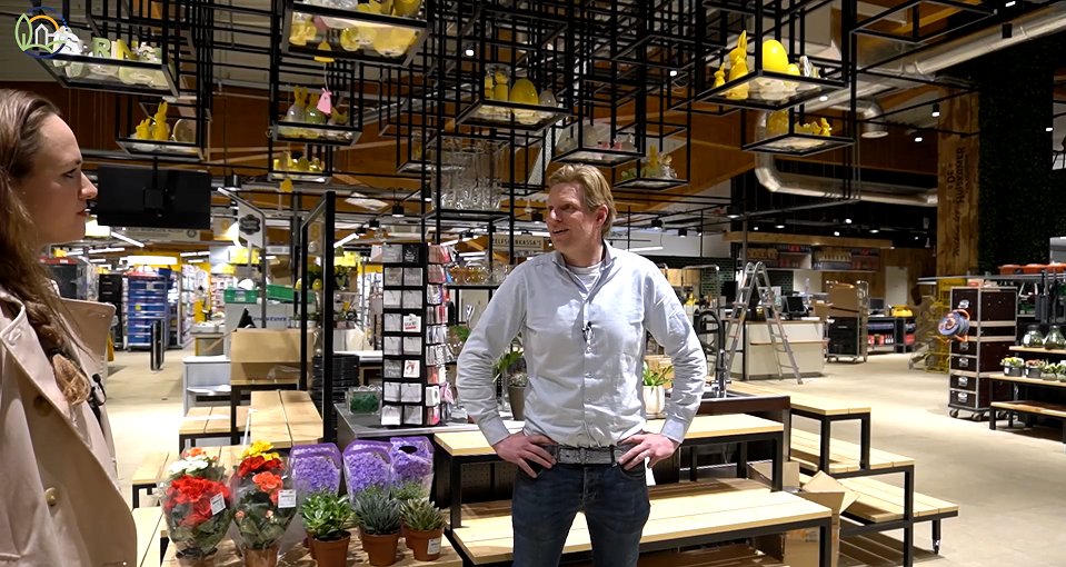 In Goor is begin maart de meest 'groene' supermarkt van de Benelux geopend: <a href="/JumboGoor/">JumboGoor</a>. Marriët nam voor de opening alvast een kijkje en sprak met eigenaar Tijn Leussink over o.a. duurzaamheid, noaberschap en de unieke afdeling voor speciaalbieren. youtu.be/u1j8L1FEckY
