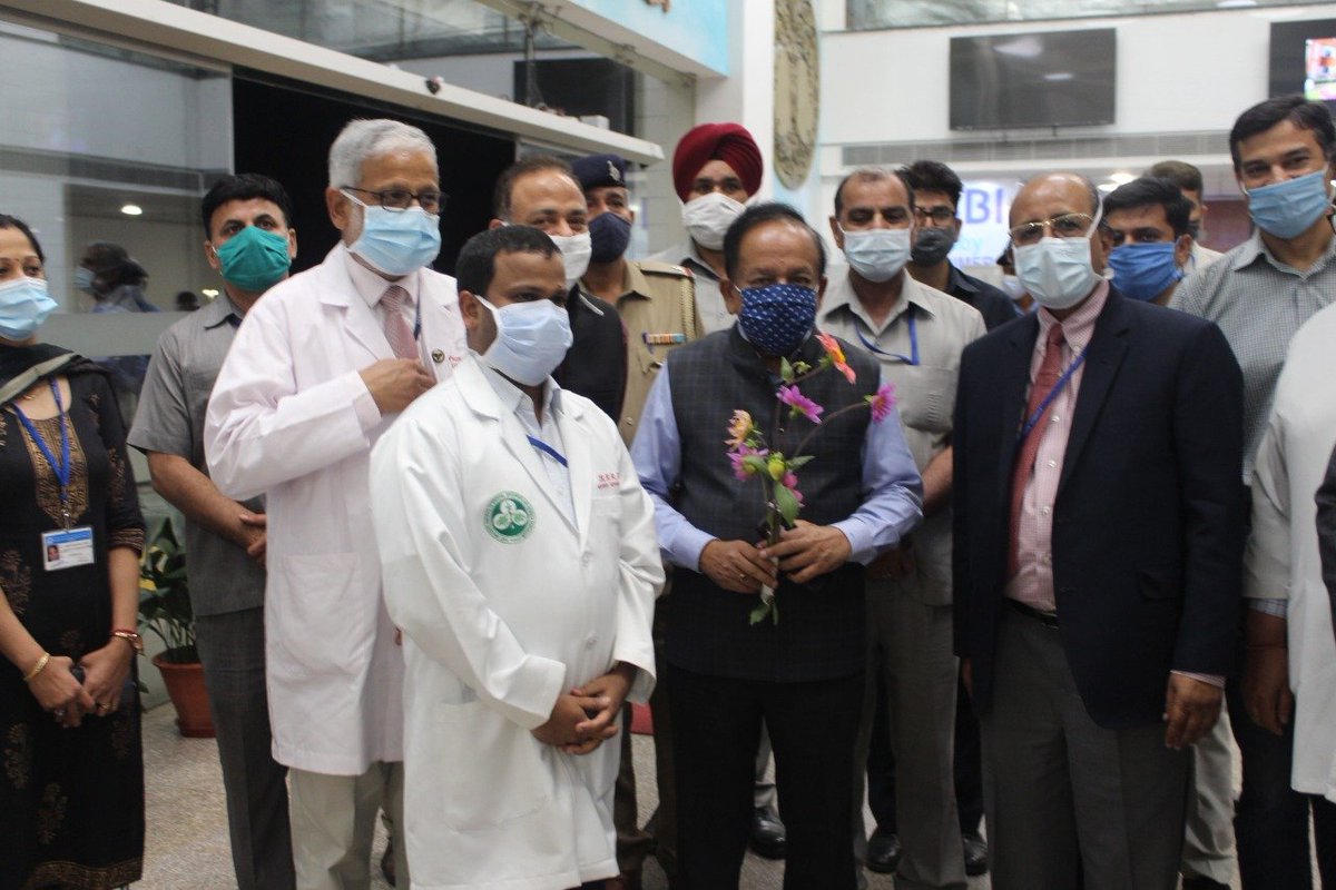 rrguru25's tweet photo. Got Appreciation from Health minister Dr. Harsh Vardhan during visit to PGIMER. https://t.co/bvDU5s0vr2