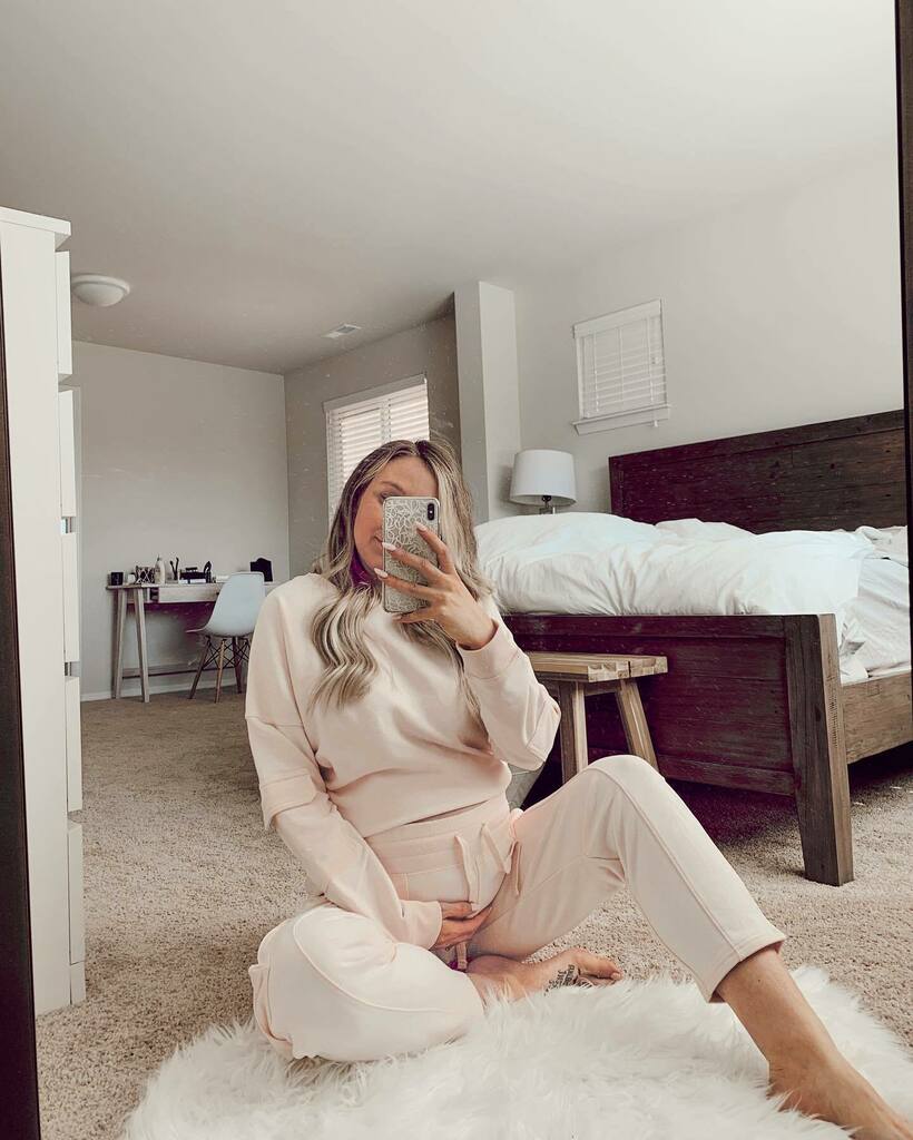 neutralconcept's tweet photo. Last lazy Saturday before baby girl makes her appearance 🤰#myfabletics #moveinfabletics @fabletics #39weekspregnant #babygirl I just can't wait to meet her!Last lazy Saturday before baby girl makes her appearance 🤰#myfabletics #moveinfabletics @fabletics #39weekspregnant #b… https://t.co/ZgIIr396Z9