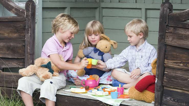 Игры в которых ребенок самостоятельно придумывает сюжет. Создайте презентацию придумайте сюжет анимации. Придумать сюжет. Придумай сюжет игра. Игры в которых ребенок самостоятельно придумывает сюжет.