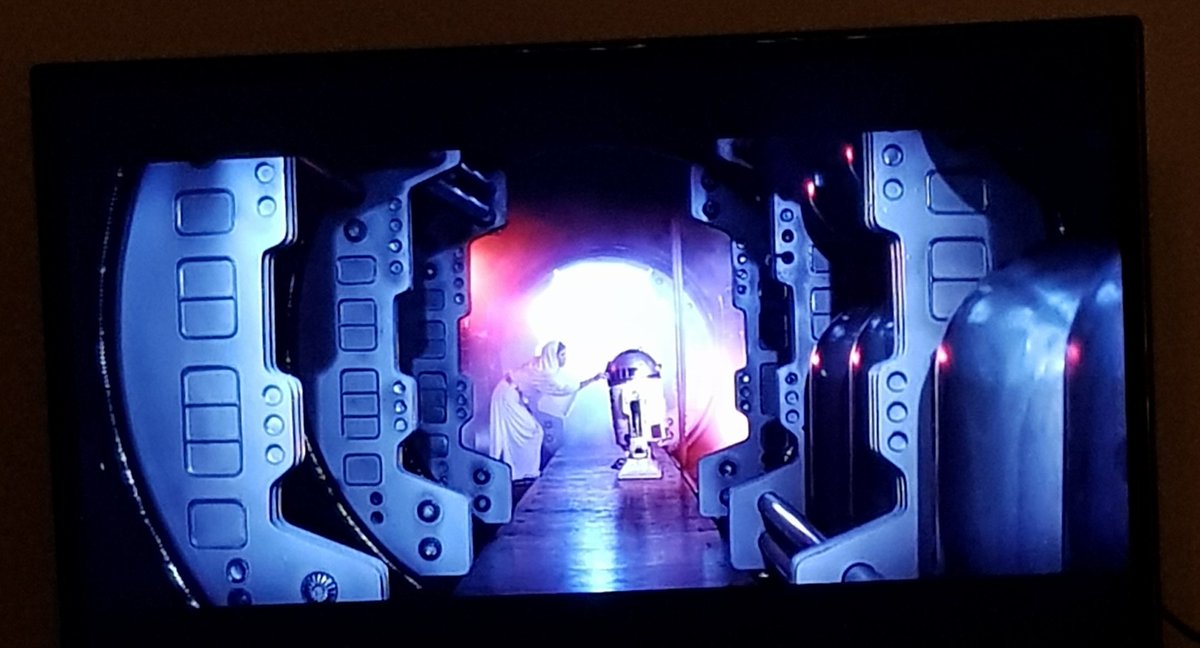 the_cosy_cobweb's tweet photo. Heute, nach über 9 Jahren #nerducation, fragt das Kind heute, ob wir Star Wars schauen könnten.
Natüüüüürlich 🥳. https://t.co/Ncuuoklj4V