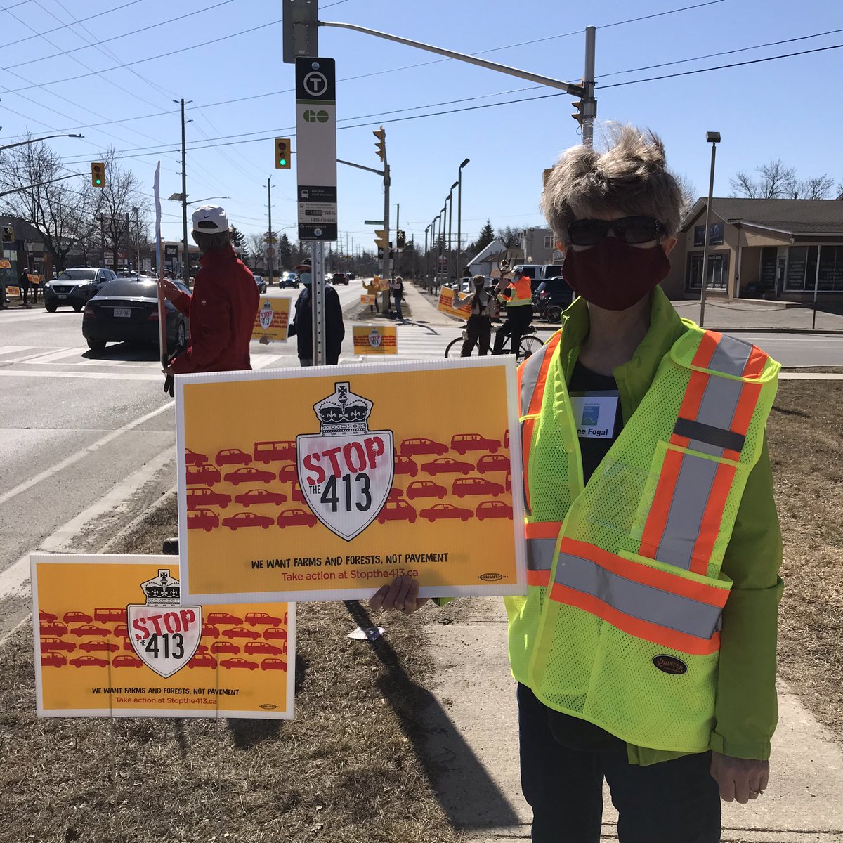 Oakvillegreen's tweet image. Acton,ON HaltonHills 🛑#StopHwy413 HUGE support for crowd protesting Destructive 413. #ProtectFarmland #StopSprawl #SaveTheGreenbelt @JanieFF @SustainMilton @_HaltonHills #MakeSomeNoise @Gasp4Change
