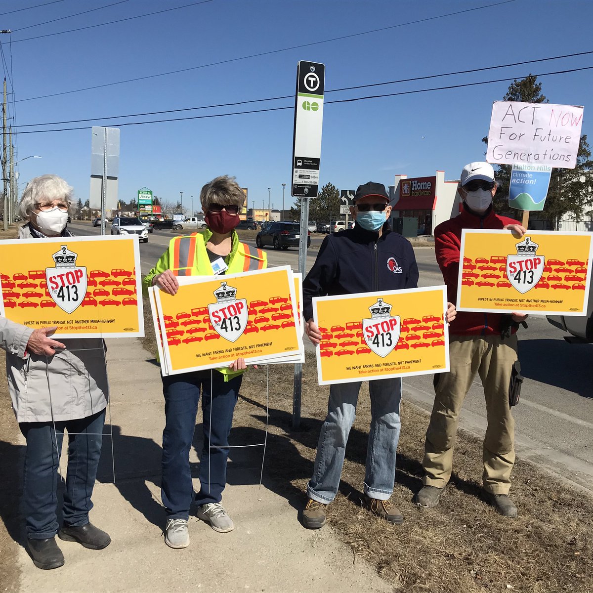 Oakvillegreen's tweet image. Acton,ON HaltonHills 🛑#StopHwy413 HUGE support for crowd protesting Destructive 413. #ProtectFarmland #StopSprawl #SaveTheGreenbelt @JanieFF @SustainMilton @_HaltonHills #MakeSomeNoise @Gasp4Change