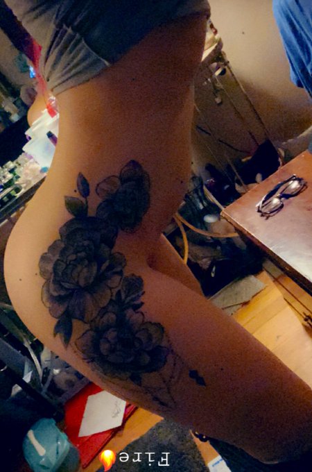 Doing some cleaning; decided for a quick intermission &amp; was feeling myself 😆💋 your welcome #BetterDays<a href="/tag/betterdays"class="tags"><span>#betterdays</span></a>
