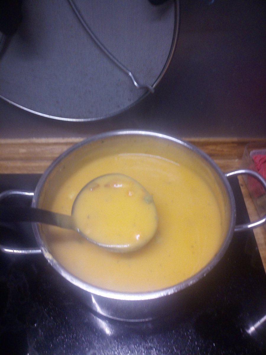 vw1300_vw's tweet photo. Weil heute wegen dem #deppenauflauf #ks2003 ganz oben trendet, und das nur die Stimmung runterzieht, poste ich mal meine leckere #kartoffelsuppe mit #speckeinlage, die ich mir Heute gekocht jabe, die is #superlecker 🤪🤪👍👍👍 https://t.co/7BtC9jx8gp