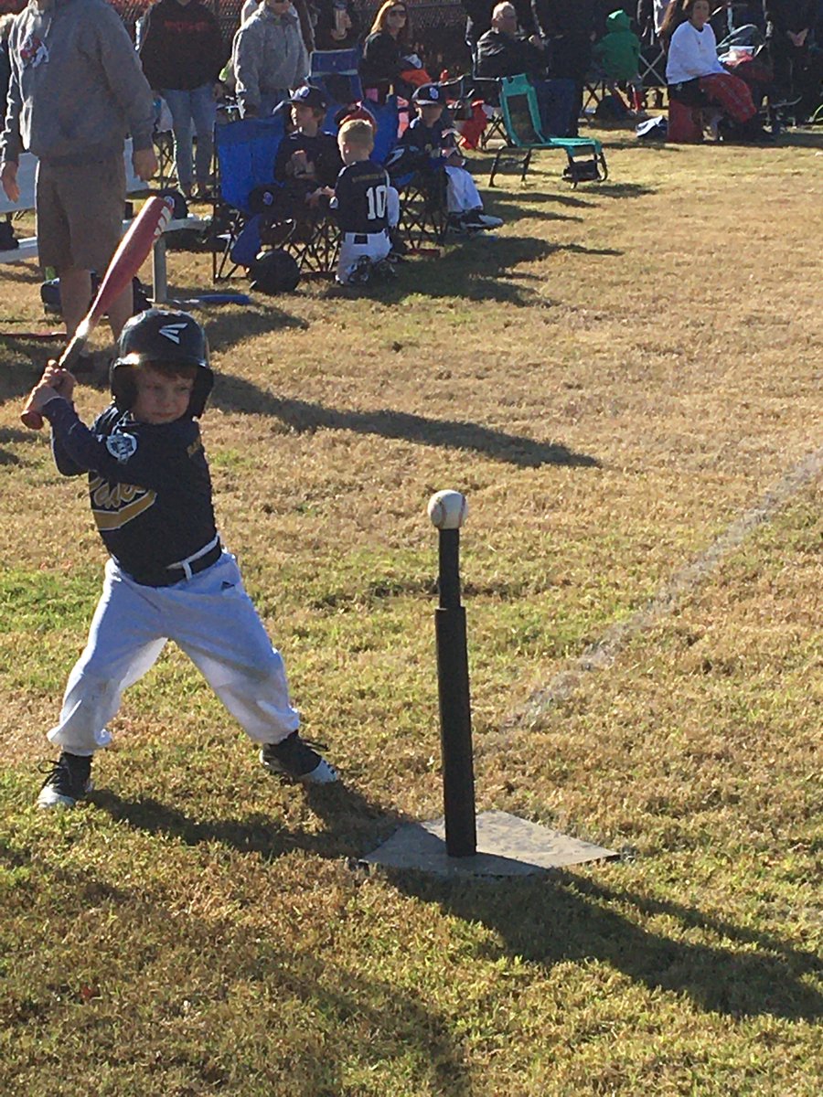 agr_dodgers22's tweet photo. Working on that swing! Love his face in the first picture. #DeclanRiddle #BaseballHercules https://t.co/wySpUcZlGX