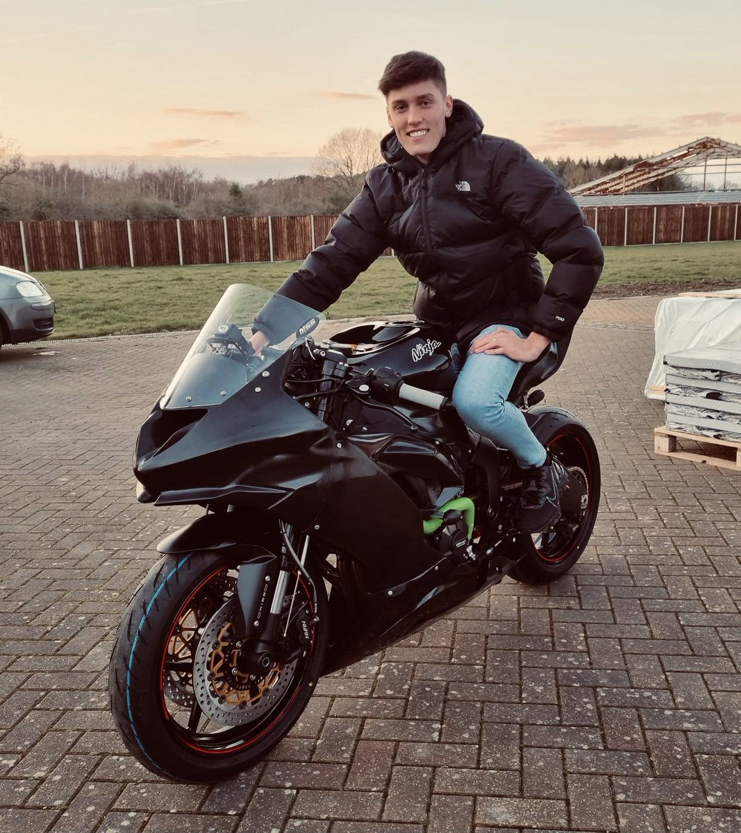 MaxSH66's tweet photo. So excited to have picked up my Brand New @MSSPerformance Kawasaki ZX6R yesterday 🔥

Cannot wait to test this beauty next month 🤪 Massive thanks to Nick Morgan and the MSS crew for sorting her out proper! 💫

#superstock600 #britishsuperbikes #racing #paddocklife #ZX6R https://t.co/SLH4RtS108