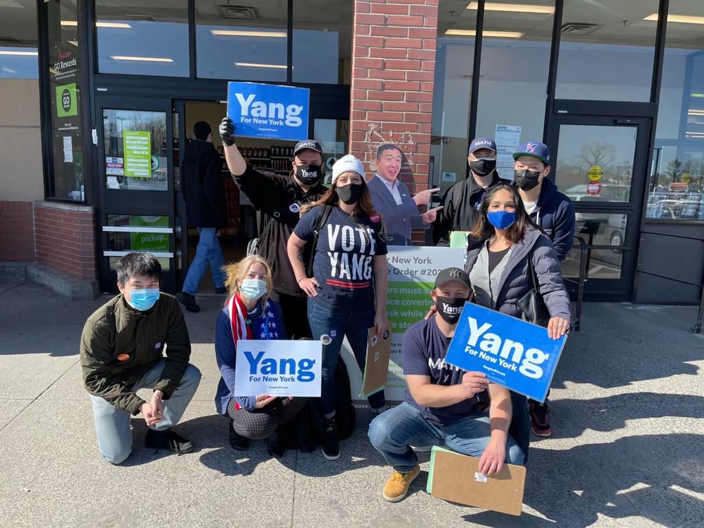 Volunteers4Yang's tweet photo. Come to Bay Terrace to sign the #PetitionForYang to help us get @AndrewYang on the ballot for Mayor of NYC. Go to https://t.co/SLCFYiMd3n for your nearest signature location or https://t.co/pW5bdpcESs https://t.co/minyXtv25T