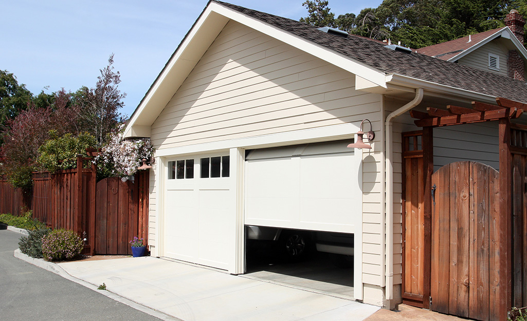 ShenValleyAgent's tweet photo. Consider these tips if you need to install a garage door opener. #DIY #hometips  https://t.co/Tymty81YEj https://t.co/0NbyNA4dM8