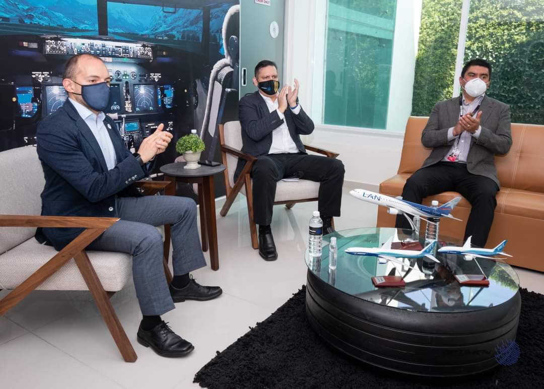 ¡Somos promotores del talento en México! 🇲🇽
 
Colaboramos con @gobiernogto @EducafinSube en el programa "AWS MENTEFACTURA GTOCHALLENGE", brindando mentoría a propuestas juveniles que resuelvan de manera óptima los procesos para atender la demanda de servicios aeroportuarios. 1/4