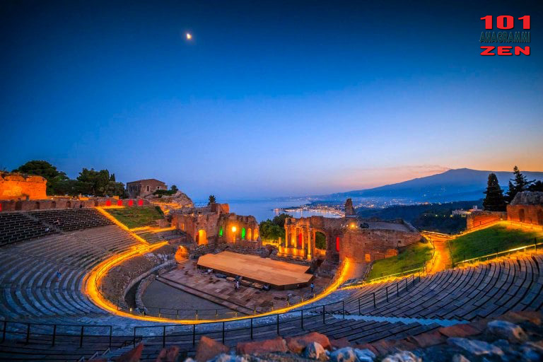 *PANORAMI ITALIANI*
Il teatro greco di Taormina —► O Dio, regala certi tramonti!
(Floto)

#taormina #tramonti_italiani #20marzo