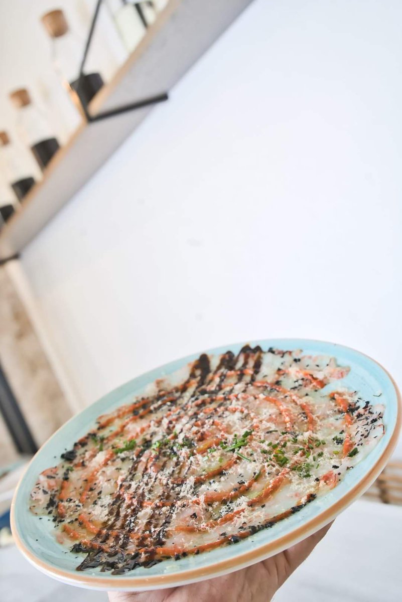 👼 Si el cielo existe, tengo clara una cosa: de primero, te ponen este carpaccio de gambas con reducción de marisco y foie de pato 🦐🦆

📍 Luis Montoto, 136
📲🆕 955 660 983
𝗛𝗢𝗥𝗔𝗥𝗜𝗢 ⏰ Lunes a viernes 08:00 a 17:00 / Sábado y domingo 13:00 a 22:30
lafuentesevilla.com