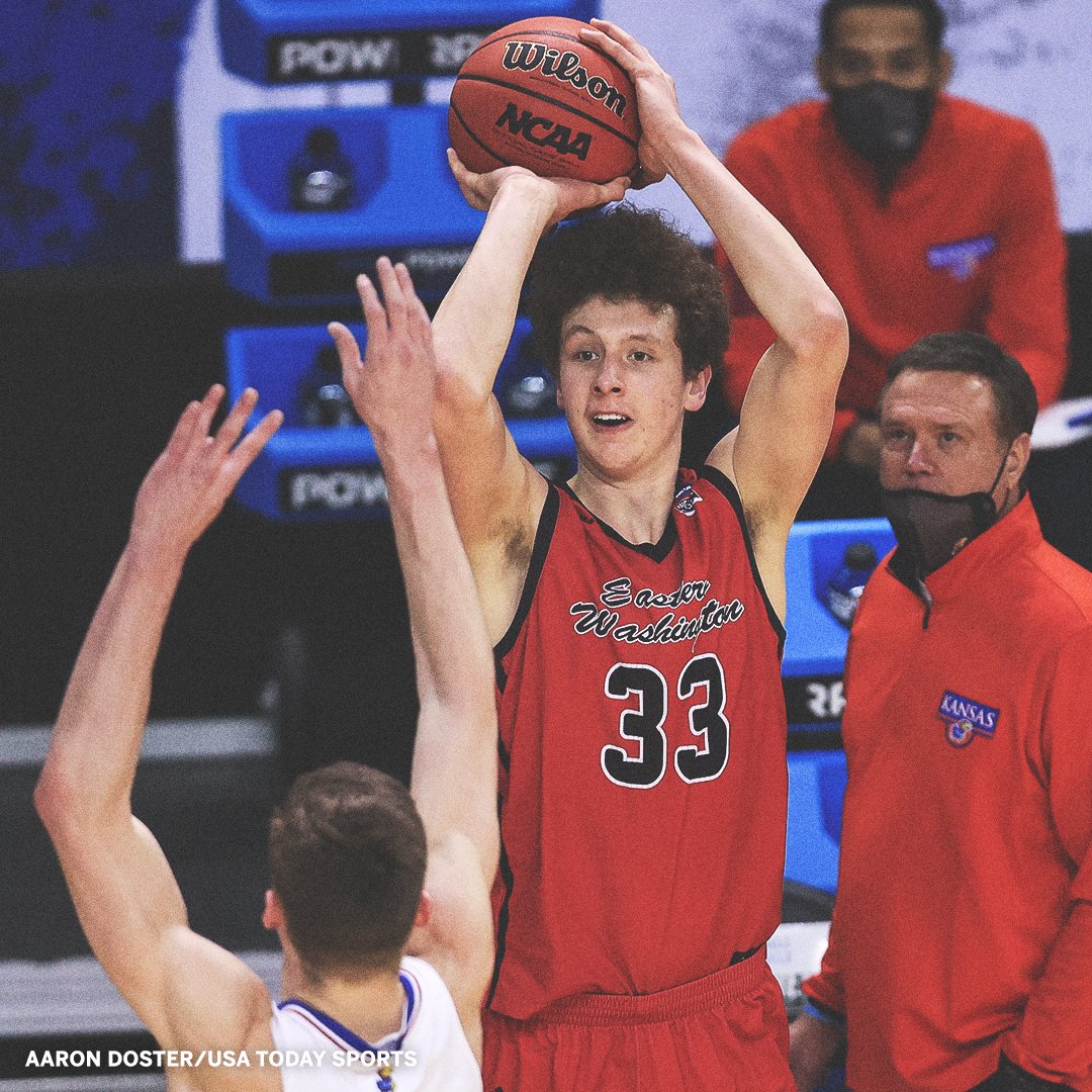 Despite the loss to Kansas, the Groves Brothers balled out for Eastern Washington 🔥 Tanner: 35 Pts 5 Reb 11-18 FG 5-11 3-PT FG Jacob: 23 Pts 9 Reb 8-11 FG 4-5 3-PT FG