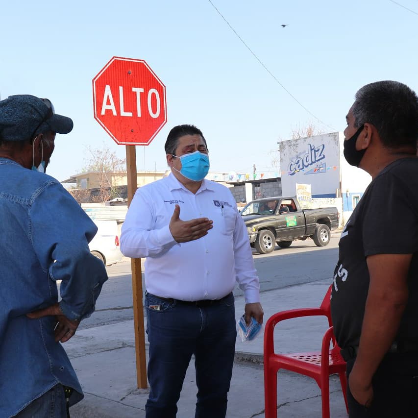 GARZADECOSS's tweet photo. Hoy recorri la #Colonia CarlosCantú en el #Distrito6to de #Reynosa donde dialogue y escuche la problemática del sector #CasaXCasa llevando algunos apoyos y recomendando no bajar la guardia frente al #Covid19. 

#DiputadoCercanoALaGente 
#GPPAN #AccionesConcretas  @Tam https://t.co/mpqjy7rwUq