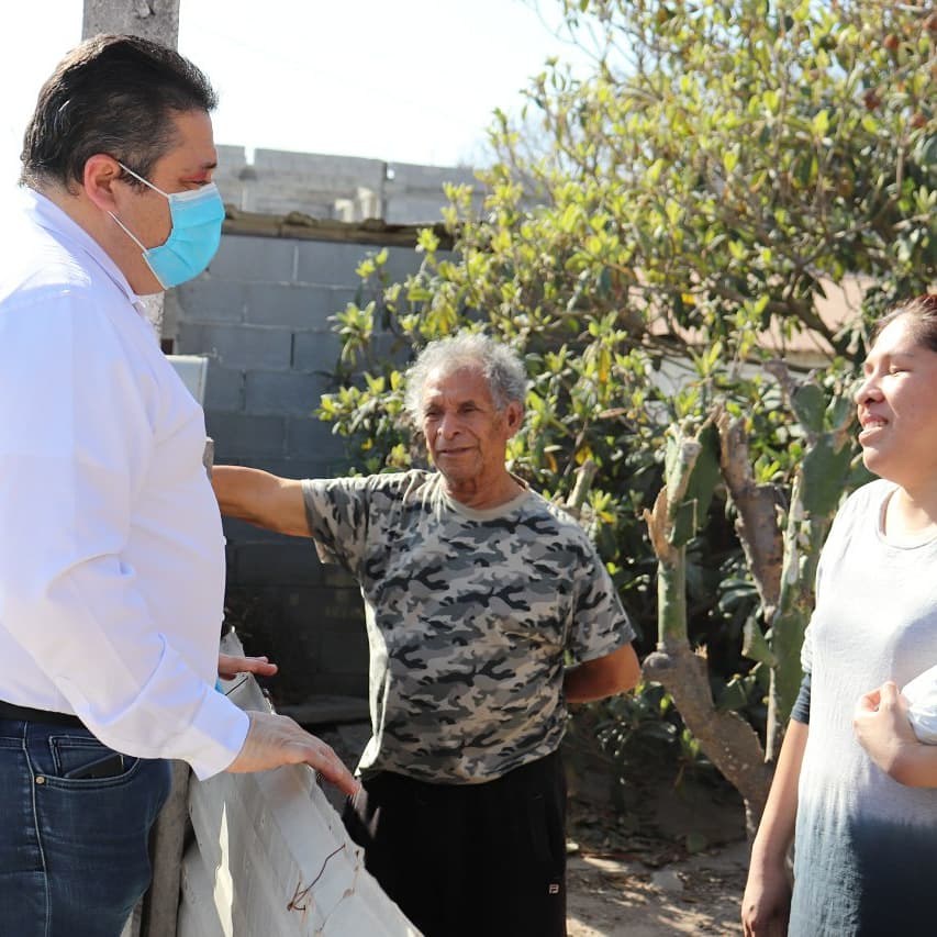 GARZADECOSS's tweet photo. Hoy recorri la #Colonia CarlosCantú en el #Distrito6to de #Reynosa donde dialogue y escuche la problemática del sector #CasaXCasa llevando algunos apoyos y recomendando no bajar la guardia frente al #Covid19. 

#DiputadoCercanoALaGente 
#GPPAN #AccionesConcretas  @Tam https://t.co/mpqjy7rwUq