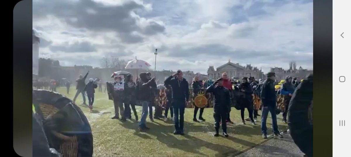 #respect voor de #veteranen en #artsen/verpleegkundigen. Bedankt voor jullie inzet en Gemeente Amsterdam, schaam jullie kapot!