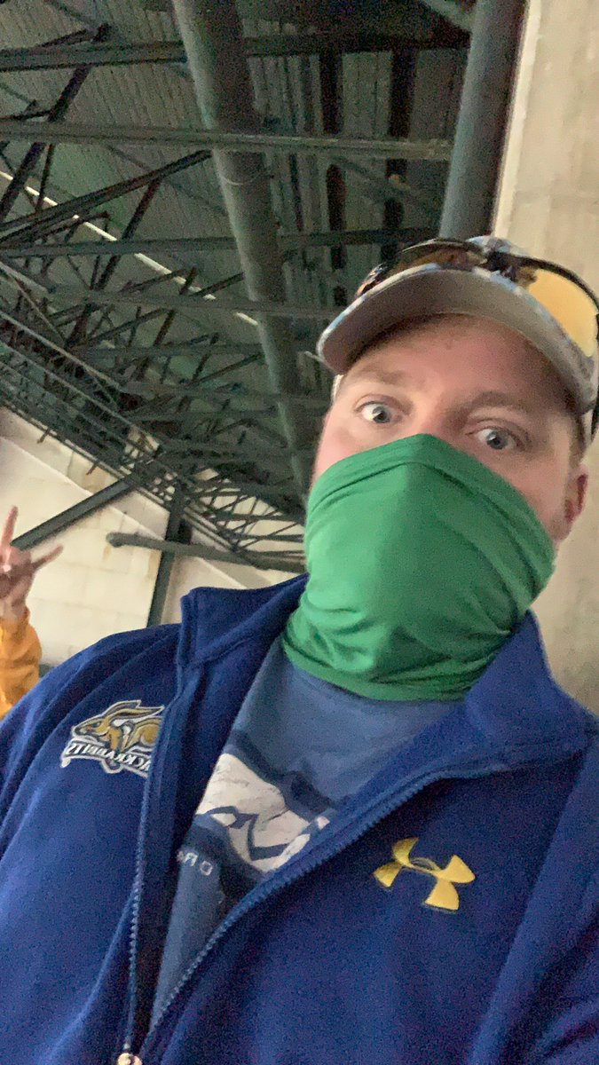 CrystalCoCraig's tweet photo. #sheelsgameday am I doing it right? https://t.co/1PZ5H9wgjl
