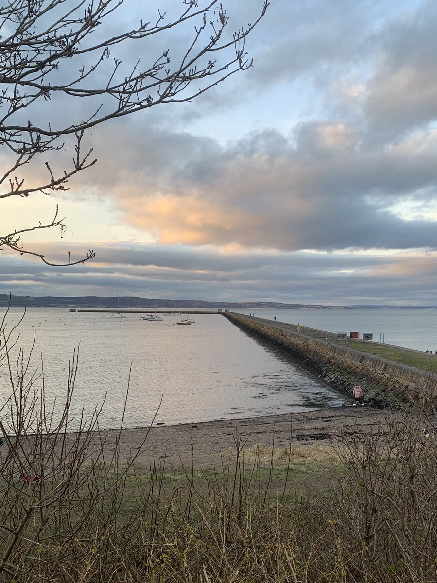 lucynorris1's tweet photo. Sunset on Granton
#granton #edinburghsunset https://t.co/uzpdwblY4H