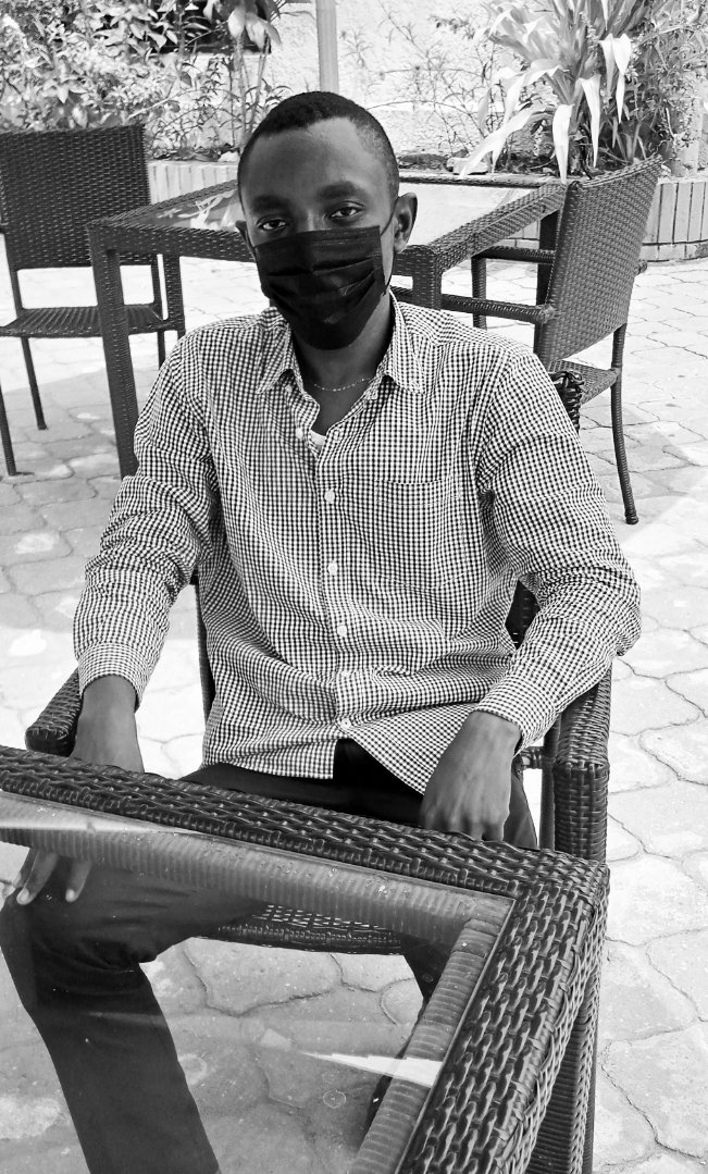 itskolawole's tweet image. Sometimes its just black and white