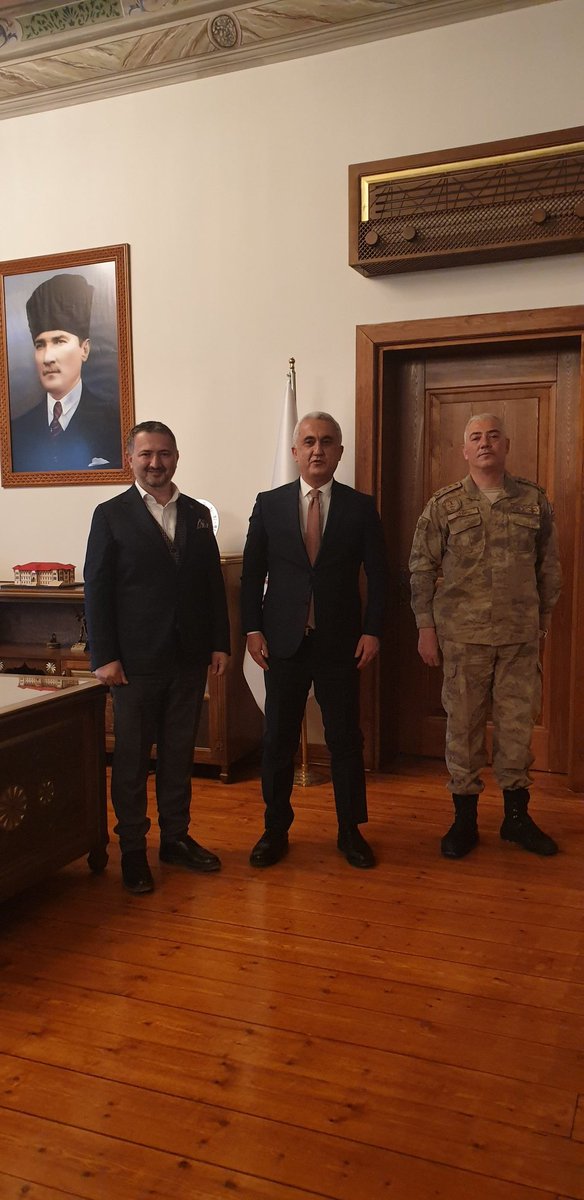 Kastamonu Valisi Sayın <a href="/Valiavnicakir/">Avni Çakır</a>, Kastamonu 5. Jandarma Eğitim Alay Komutanı Sayin Albay Mehmet ÇELİK ve Hayırsever iş insani Sayın <a href="/emindemi/">Emin Demir</a> in tensipleriyle Kastamonu 5. Jandarma Eğitim Alay Komutanlığı Camisinin inşasına başlıyoruz. El-Kâdir olana hamd ü senalar olsun.