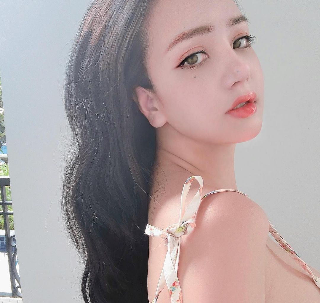 Sáng nay ăn bát cháo gà
E ăn hết cháo tối về....
Điền tiếp đi cả nhà. Hí hí 😛♥️😜