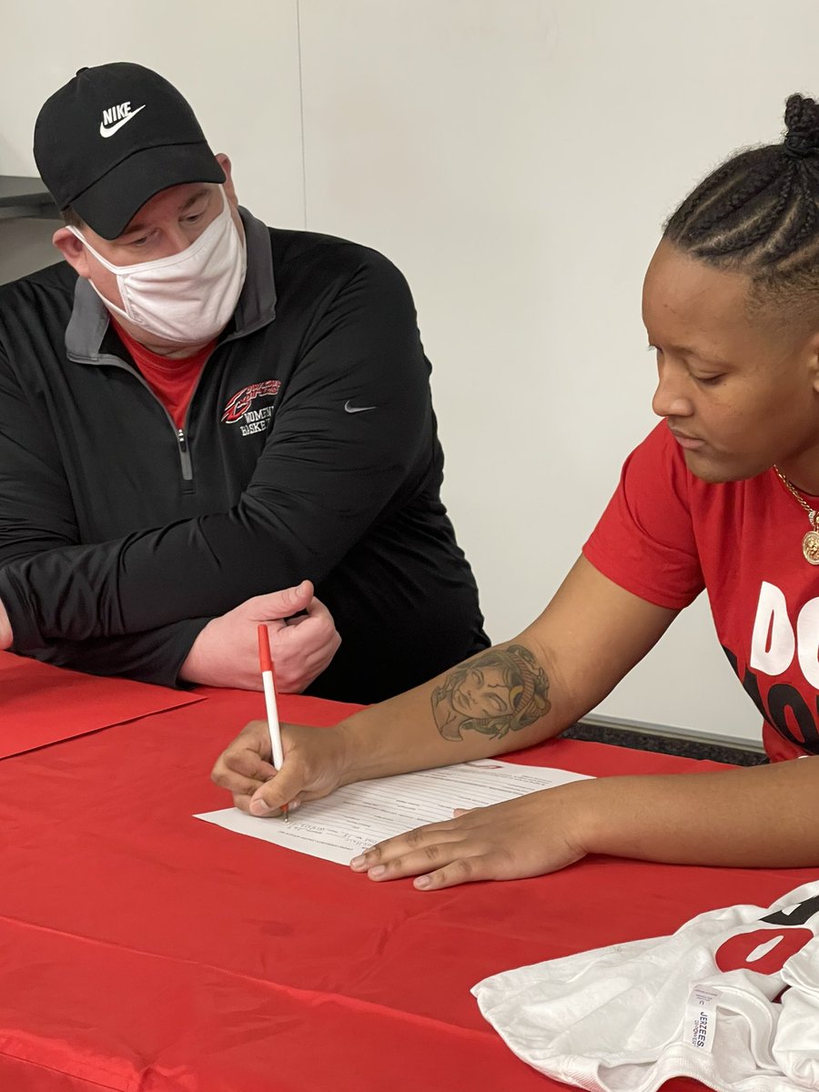 Signing day!!! Congrats Jada ❤️❤️ 
#40 #Womansbasketball #Ohioladyhooper #DoMORE #OwensExpress @Owens_WBB @OGBR_Basketball @OGBSP @PNGirlsBBall @270GirlsHoops @PGH_Ohio @CbusPG614