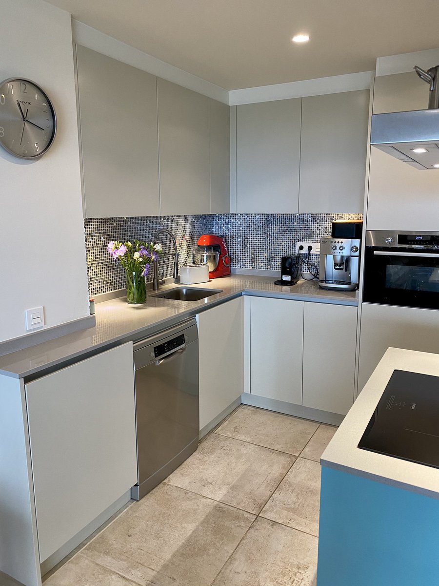 painted_kitchen's tweet photo. Business at the back, party out the front #kitchenmakeover #rethinkyourspace #holidayhome https://t.co/ORrQoldbKx