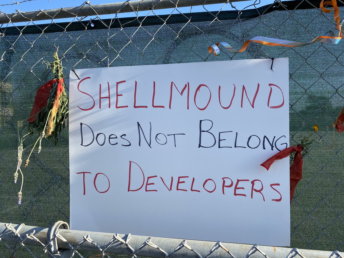 berkeleyside's tweet photo. A few signs put up around the fence surrounding the Spenger’s Parking lot on Fourth Street. #westberkeleyshellmound https://t.co/g6vcX2YE7z