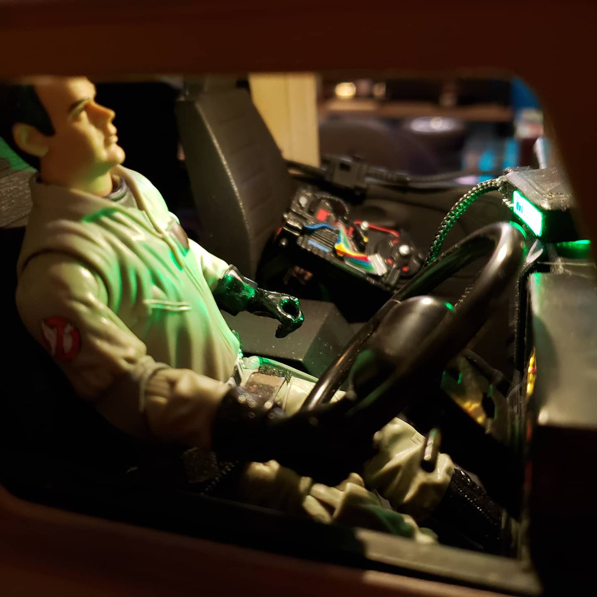 The3Daddict's tweet photo. The dome light i incorporated into the D90 works awesome, you can see the proton pack now! #rccars #rchobbies #rccrawler #rcoffroad #rctrucks #rangeroverdefender #d90 #cameltrophy #scalecrawlers #scaledetails #scalebuilder #rcaddict #rccommunity #rcpics #rclife #rcfamily https://t.co/4XpFQPaM5C