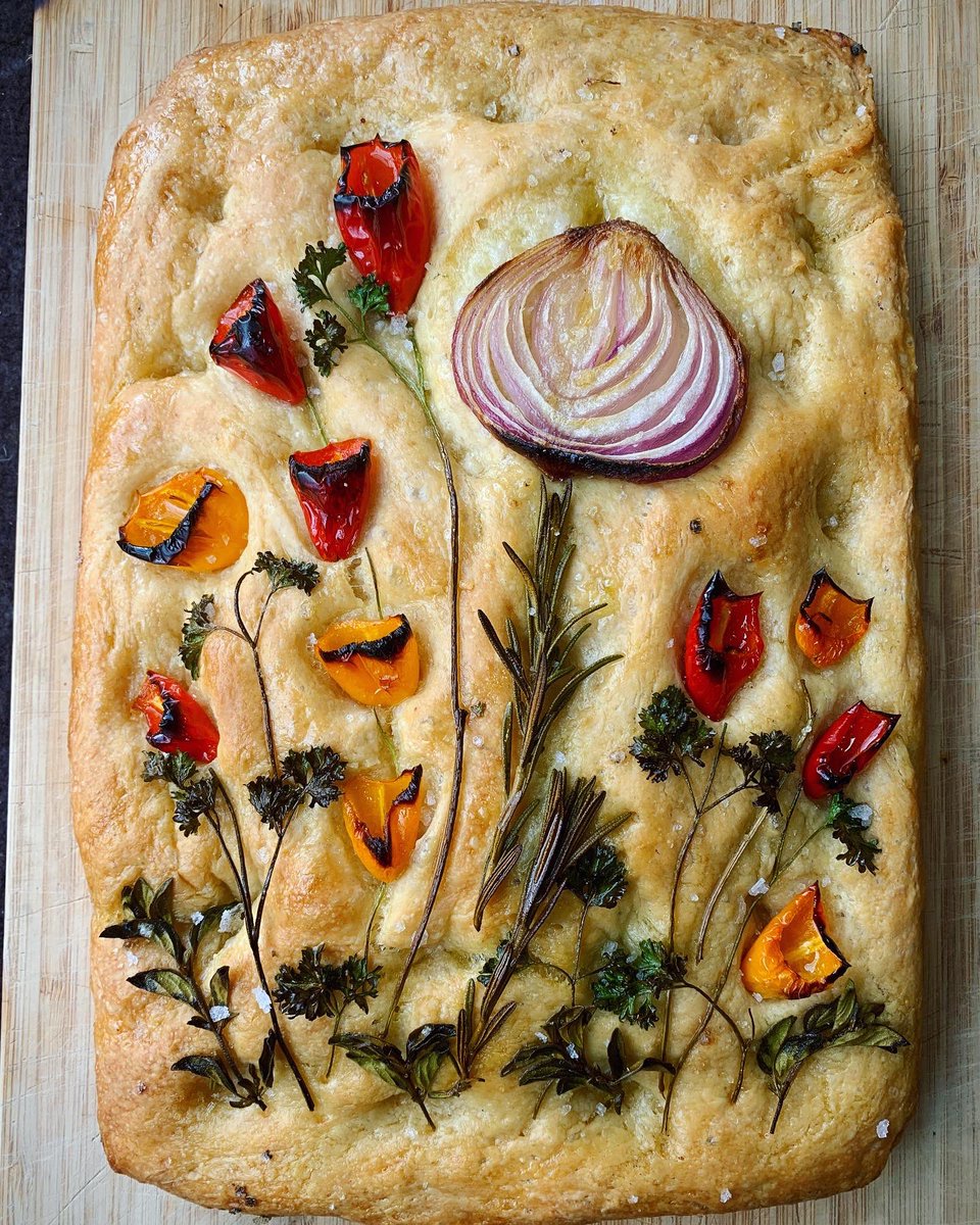 My first focaccia! Made it to celebrate the much-welcomed coming of spring 💐 ❤️🌷