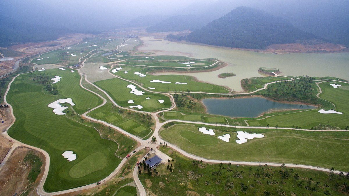 STSAsia's tweet photo. 4 New Golf Courses opening in 2021 featuring Primo and Zeon Zoysia. All 4 courses can enjoy less chemicals, water, nutrients and cultural practices. This is the New Normal if you're looking for Sustainability. #SerenaValley #SICC #RoyalGolf #NovalandPGA https://t.co/skzX6fJC1j