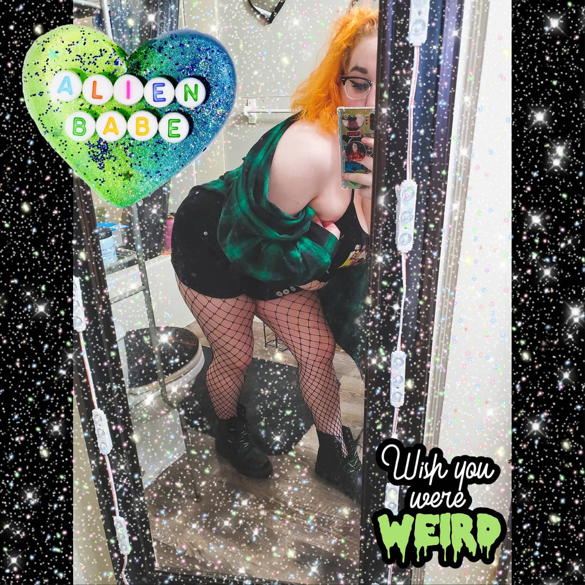 brina4182's tweet photo. Just your friendly neighborhood emo babe🖤💚 https://t.co/e8SQqWJzlx