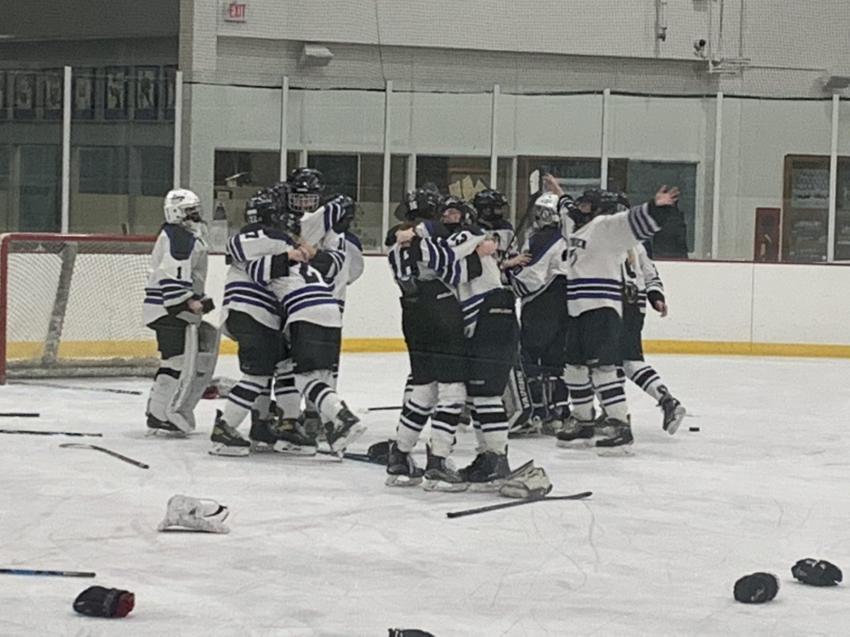 EVHSAthletics's tweet photo. Congrats @evgirlshockey! https://t.co/PsbAxbRVmt