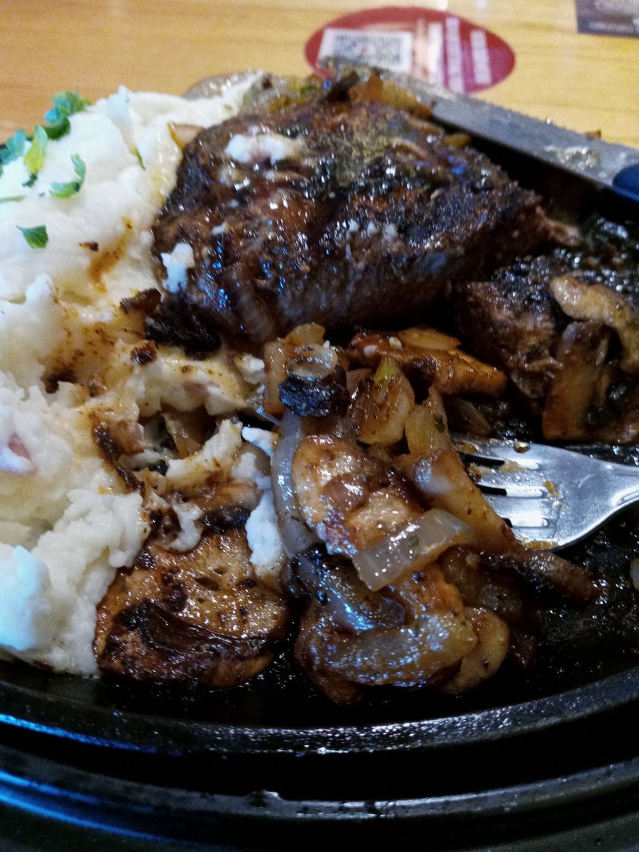 PharesRod's tweet photo. Somewhere I read that the dickhead governor of Colorado said today was #gomeatless. Well, f that guy @GovofCO , I just wolfed down a steak @Applebees just for kicks. https://t.co/9JMi1oTUQO