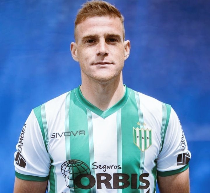 dataref_ar's tweet photo. 52 de los 57 pases que intentó llegaron a destino. Completó 3/4 en envíos largos. Cometió 5 infracciones y recibió 4. Además, registró 4 intercepciones y 4 quites.

Colo Cabrera en su primer clásico ante #Lanús. ⚔️ https://t.co/oJGlENA28x