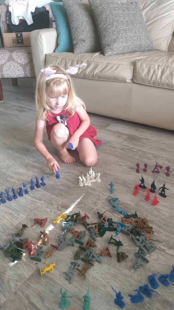 tulipgrrl's tweet photo. #WWI 
#FindingWinnie
#ArmiesInPlastic
#HowWeHomeschool https://t.co/eRYHBeUfAw