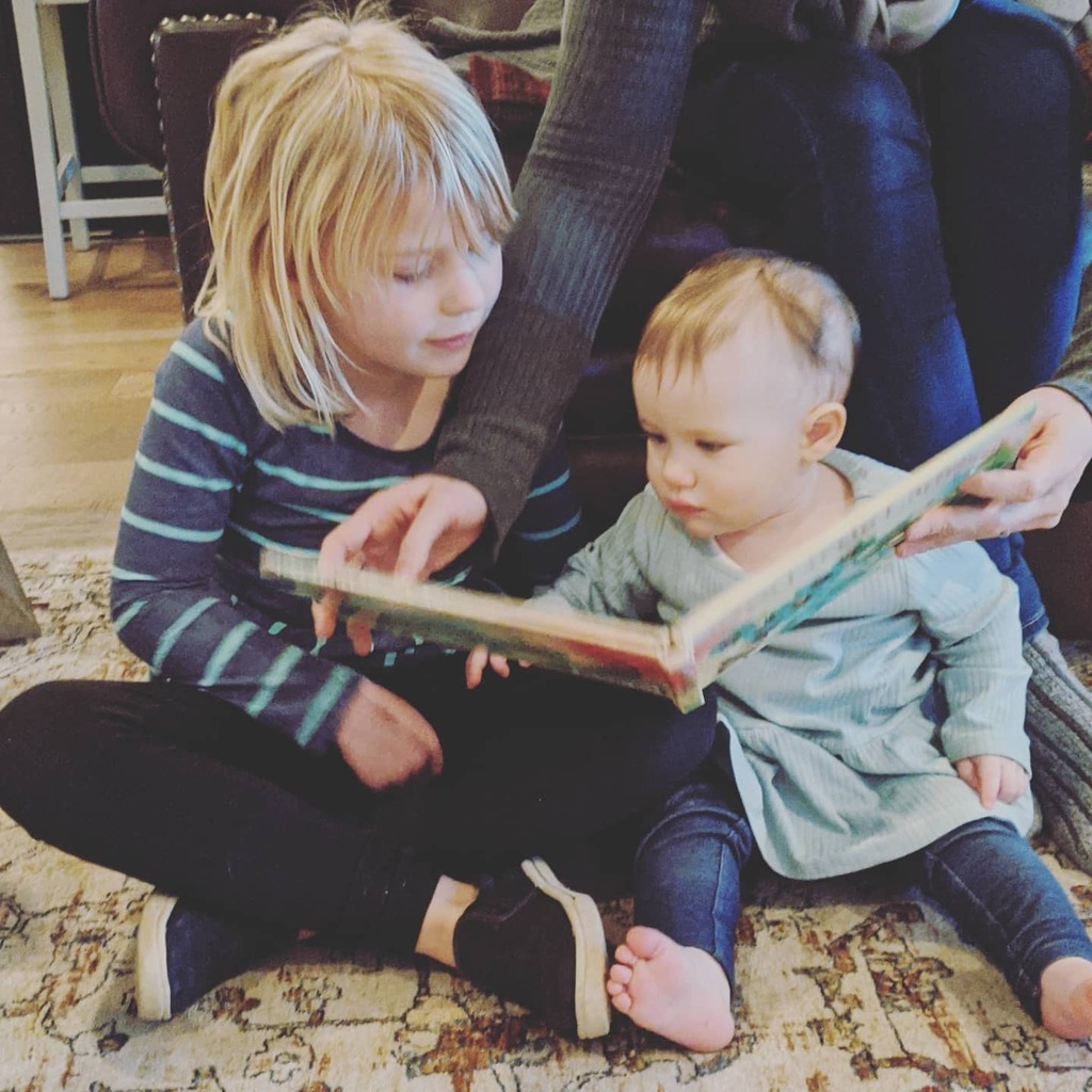 ashleyblittle's tweet photo. Cousins!! Love love love having @herr_shaun and @erin_in_berlin here for a bit. Amelia is getting to know her future best friend. https://t.co/5Q8yXkvEqr