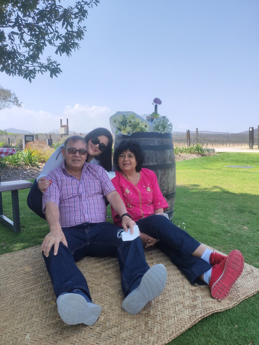 GabyPrincess_21's tweet photo. Con mi familia disfrutando y celebrando el cumple de mi mami!!! https://t.co/qLs90rXpjW
