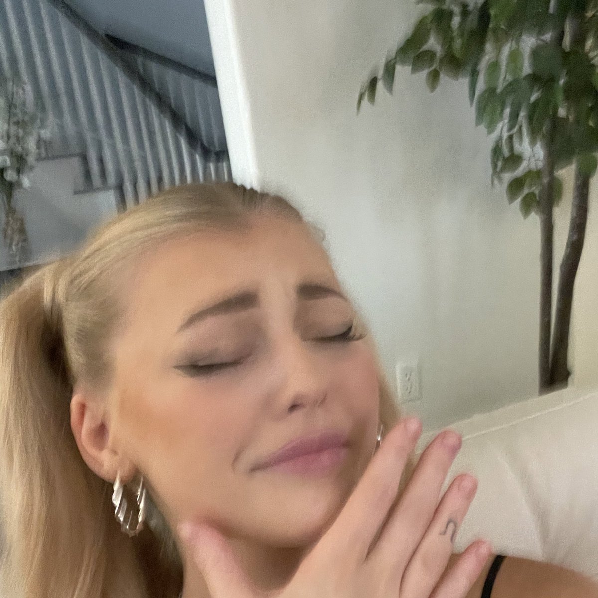 iamlorengray's tweet image. i adore u