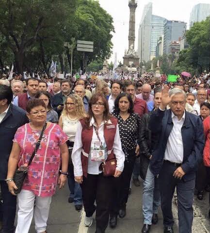 Querido y respetado presidente <a href="/lopezobrador_/">Andrés Manuel</a>; 
"Los revolucionarios no se jubilan" combaten hasta el último aliento. 
Los líderes no abandonan a su pueblo, es usted la cabeza de un gran movimento  transformador y la esperanza de América Latina y el Caribe. #JuntosHaremosHistoria