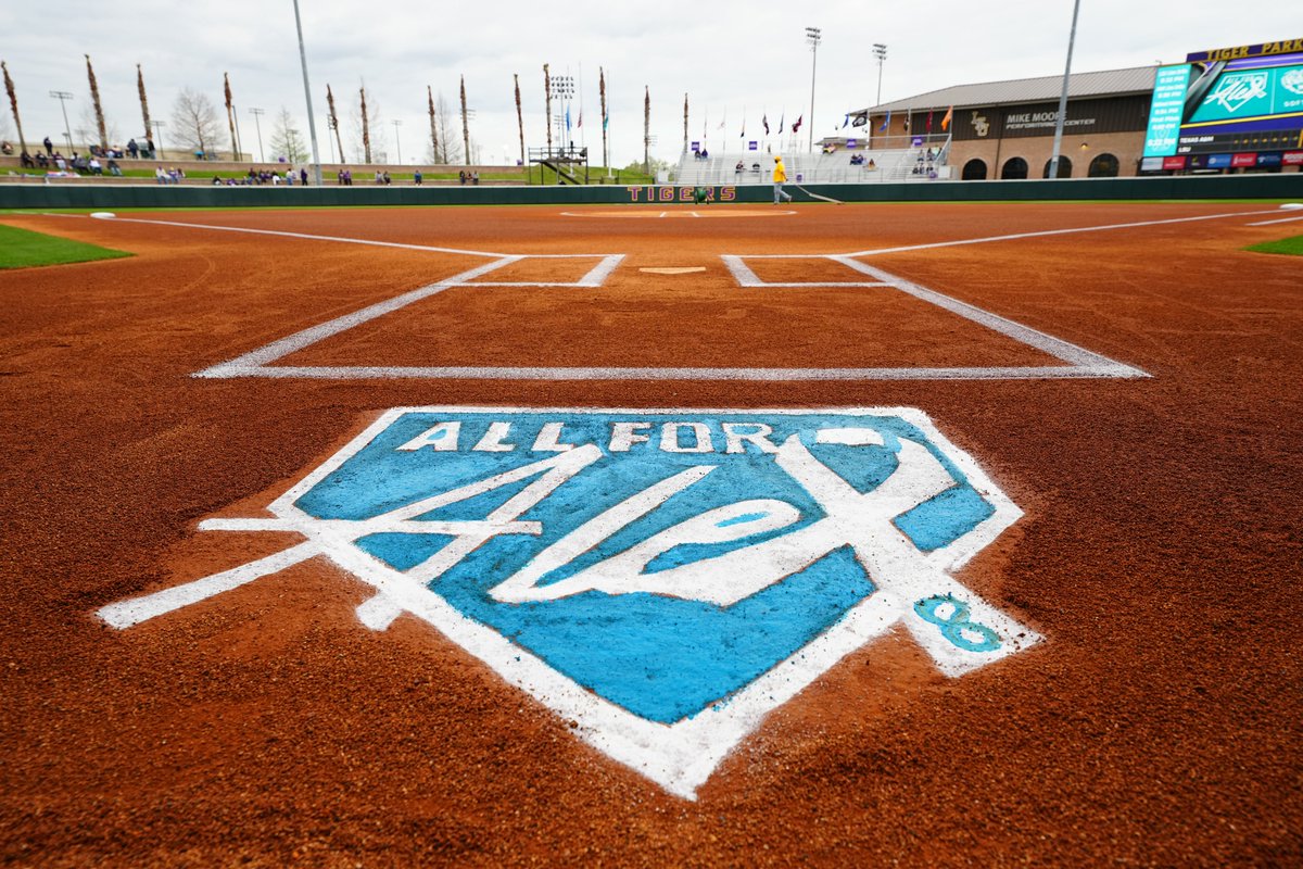 LSUsoftball's tweet image. No One Fights Alone 🦋 #AllForAlex