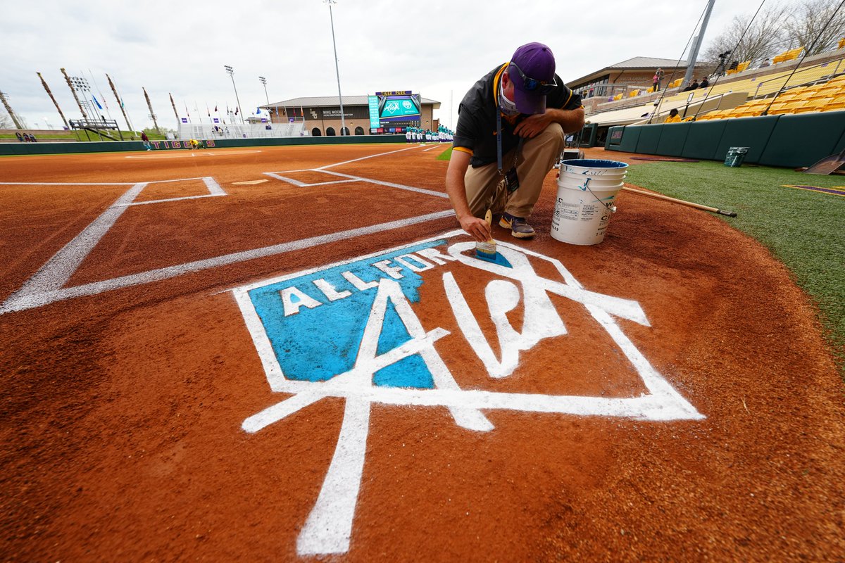 LSUsoftball's tweet image. No One Fights Alone 🦋 #AllForAlex