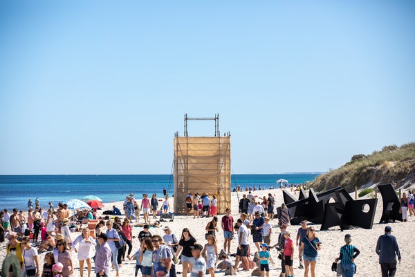 EY People’s Choice Award gives visitors the chance to vote for their favourite sculpture, with the winning artist receiving $5000. Voters also go in the draw to win a prize pack! Vote online or via IG with the hashtag #EYPeoplesChoice bit.ly/3raoyXv 📷 Benjamin Horgan